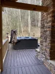 Private creek cabin with hot tub nestled in the foothills of Cheat mountain
