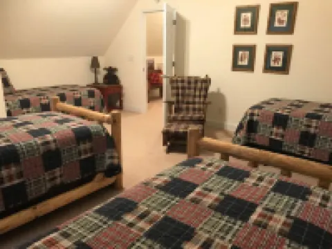 Cute cabin😊Pretty Views! Clean! ONLY 1 MILE TO TOWN!