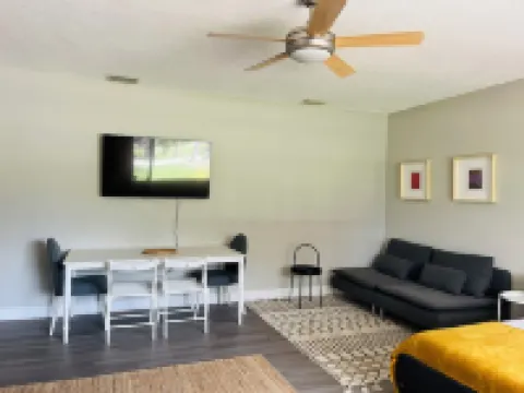 Modern Studio in Downtown