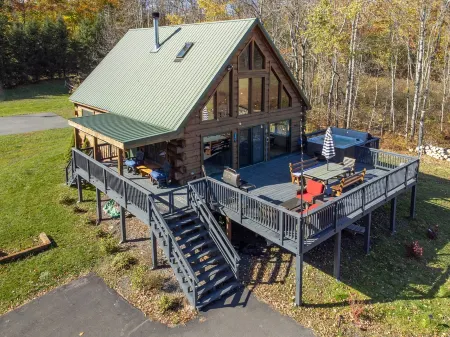 Catskills Getaway Home W/ Hot tub, Game room, fire pit and basketball court