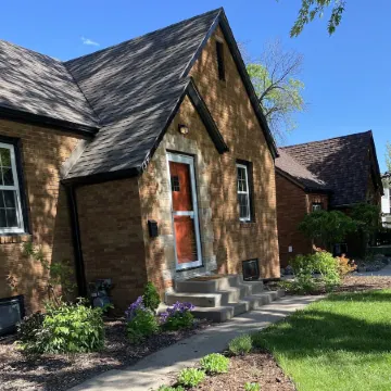 Cozy 3-bedroom Beaverdale Brick