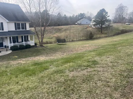 9 Miles from Liberty, Jet Ski Rental, 7 min from Paddle Boarding on the James Отели рядом с достопримечательностью «Lazy Days Winery»