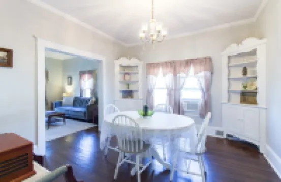 Bradley Cottage in the heart of "Mayberry"