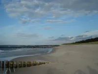 Holiday apartment on the beach in a traditional thatched-roofed house Hotel a Zingst