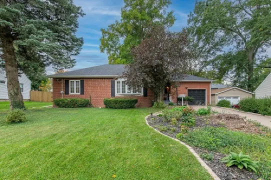 Mid Century ranch central to everything!