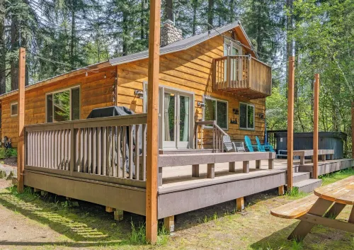 Creekside Cabin @ Mt. Rainier with Hot Tub and Game Room