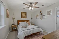 Hot Tub, Park, Lake Access Prime Location!! Hotels in Granbury