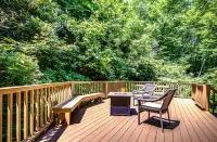 Closest cabin to Tweetsie. BEST Blowing Rock Location!  Hot tub & game room - Tiny Houses
