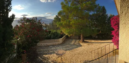 Villa in an  excl. location, elevated on the 1st sealine, 300m from beach, 170m² Отели в г. Вандельос-и-ла-Оспиталет-дель-Инфант