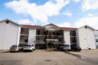 Clean 2BD 2BA Condo w Slip - 5 Minutes to Bagnell Dam!  Plus Pool & Swim Dock!