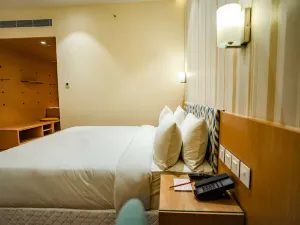 Ramada Encore by Wyndham Lucknow Airport