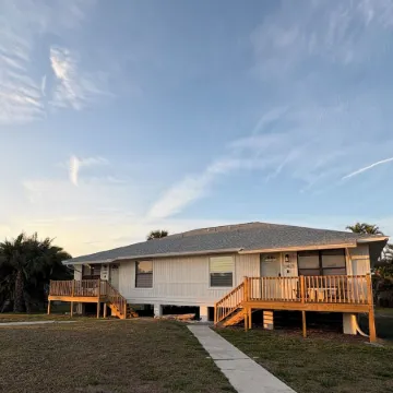 2 Bedroom Home in Fort Myers by Sanibel & Beaches, Private, WiFi, AC, Sleeps 6