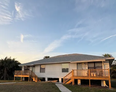2 Bedroom Home in Fort Myers by Sanibel & Beaches, Private, WiFi, AC, Sleeps 6 Hotels in Iona