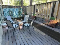 Charming 4-bedroom condo in Tahoe City with WiFi, Pool, Pickleball, Hot Tub
