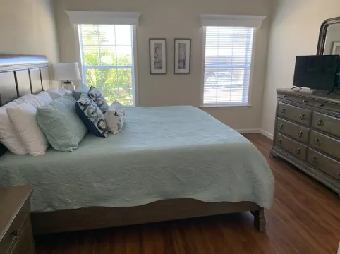 Saint James hidden gem. 3/2 canal front home with 3 kayaks.