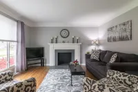 Elegant Large Home with Modern Amenities for 8 in N. Royal Oak near Birmingham!