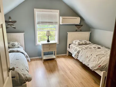 Beautiful accommodations and refreshing pool in a serene setting Отели в г. Саутгемптон