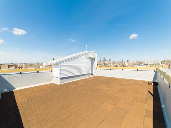 Stylish Home 4BD/4BATH/2 Indoor Car Garage near all Stadiums and Center City