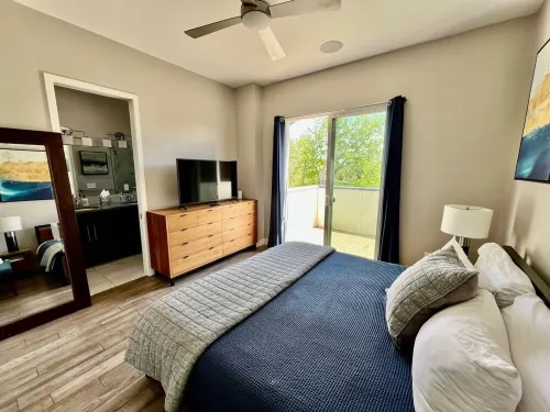 Private RoofTop Hot Tub! 360 Views! Beautiful Townhome!