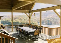 10-min. drive to Cashiers. Scenic lake and mountain range vistas. Hotels in Hamburg