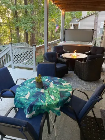 lake front, dock, hot tub, Clemson, 7 bedrooms, 7 baths, kayaks, waterfalls ,