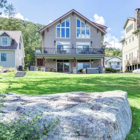 Walking Distance to Wisp. Spacious, 4-bedroom home in the heart of Deep Creek.