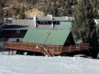 Ski-in/Ski-Out, Steps to Lifts, 1 Block to Downtown, Updated & Clean Hotele w: Red River