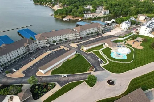 Osage Oasis-LAKE VIEW, FREE BOAT SLIP - Lake of the Ozarks easy living