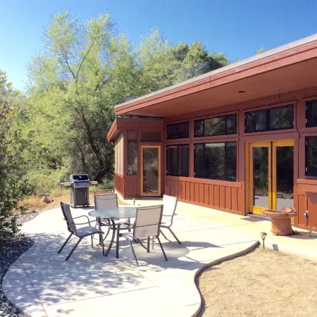 Private, upscale, riverfront cabin, sleeps 6; amazing amenities to dazzle