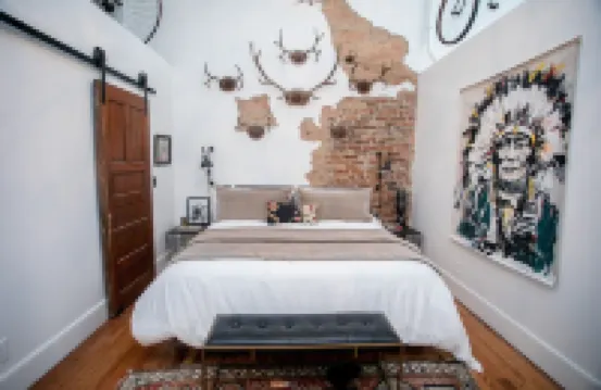 Two Lanes Guesthouse - Historic Downtown Loft Apartment 45 miles S of Nashville