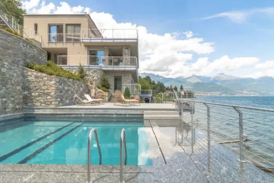 COMO LUXURY WITH PRIVATE LAKE ACCESS AND BREATHTAKING VIEWS