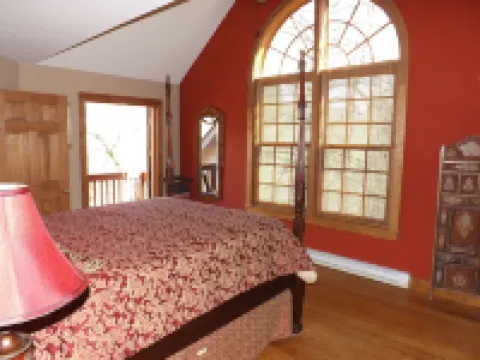 Beautiful Riverside Getaway