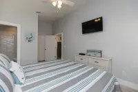 NEWLY RENOVATED DOG FRIENDLY BEACH HOUSE WITH FENCED IN YARD 1 BLOCK TO BEACH
