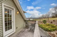 Top of Lemont - Minutes to Downtown State College and Penn State Hotels in Lemont