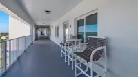 Top-Floor Beachfront Condo-Sunrise, Sunset & Rocket Launch Views-Renovated - Boutique