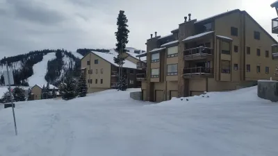 Ski In/Ski Out, 3 BR/3BA  Condo, Hot Tub, Fireplace in Big Sky Mountain Village