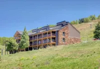 Ski-In/Out Slopeside Mountain 3BR Retreat. Gorgeous Views and Sunsets!