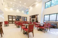 Holiday Inn Express JOHNSON CITY by IHG - breakfast