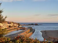 Pet friendly chalet ..  Sleeps 5