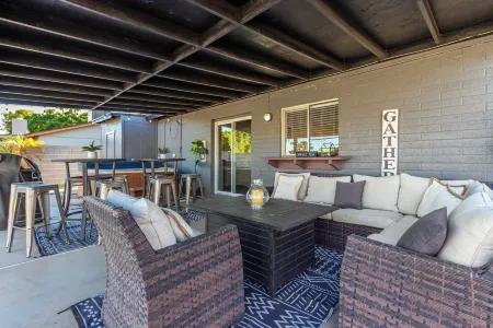 Resort Style 3BR 2BA Pool, Hot Tub, Near Waste Mgmt Open and Spring Training Отели рядом с достопримечательностью «Университет Адвансинг Текнолоджи»