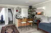 Waterfront coastal cottage charm in delightful Port Royal