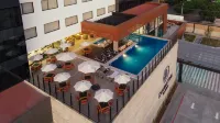 DoubleTree by Hilton Celaya - Pools