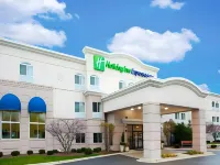 Holiday Inn Express & Suites Chicago-Libertyville 먼델라인 호텔
