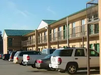 Clairmont Inn & Suites - Warren