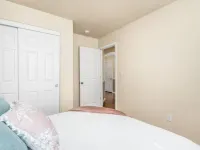 Fresno Home| Fire Pit| Sleeps 10| Quiet Community! 행크스 스왕크 파르 3 골프 코스 주변 호텔