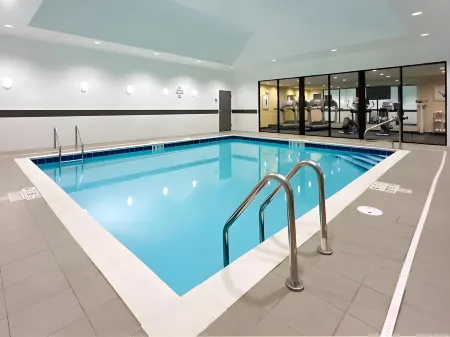 Holiday Inn Express & Suites Batavia - Darien Lake