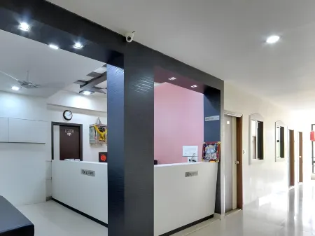 Skylon Hotel Отели в г. Гандинагар