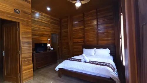 Family Villa Gentong Hotels in Cicantayan