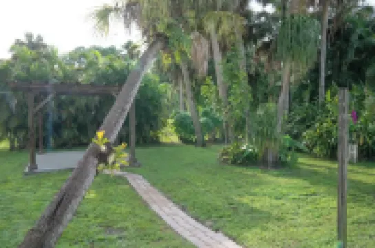 Peaceful Place a Charming 3-bedroom house with AC and WiFi in Fort Myers