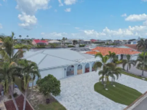 Waterfront, Heated Pool, Kayaks, Game Room, Fishing